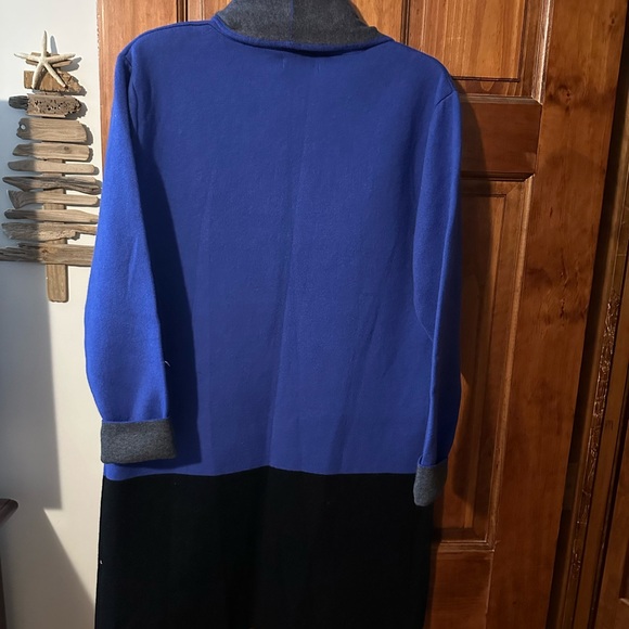 Beautiful Burgess Color block sweater!
smoke & pet free home! 2 pockets on side - Picture 2 of 5